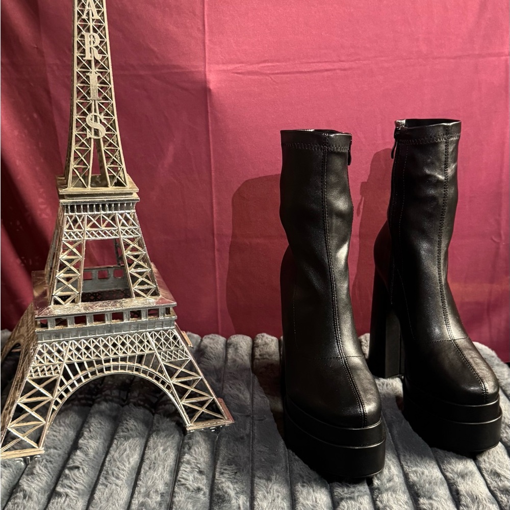 Glaze Black Platform Boots